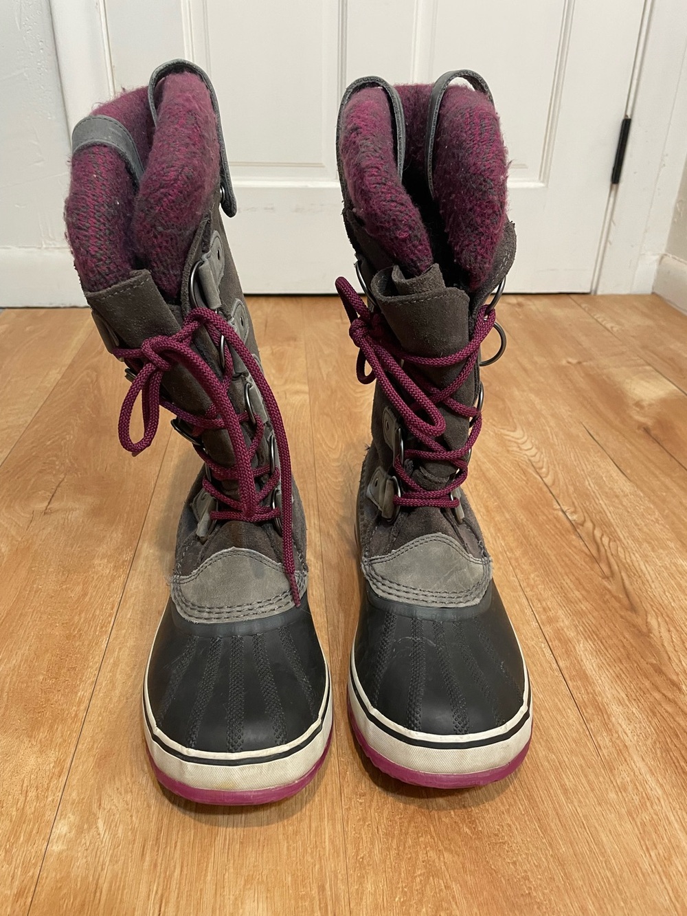 Sorel Joan of Arctic Women's Gray and Plum Lace-Up Winter snow Boots